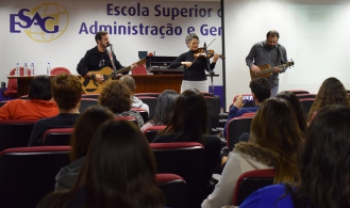 Banda Anjo Mal participa de encontros na Udesc Esag
