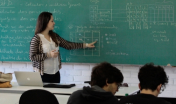 Atividades gratuitas voltadas a professores ocorrerão na Capital, Lages, Chapecó e Joinville