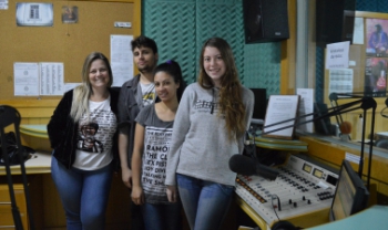 Equipe da Rádio Udesc FM Lages, coordenada pela jornalista Heloise Guesser