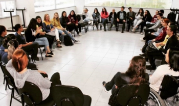 Roda de conversa com psicóloga fez parte das ações de Setembro Amarelo na Udesc Balneário Camboriú