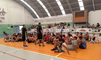 Jovens de 10 a 17 anos participaram de peneira para equipes do Basquetebol para Todos