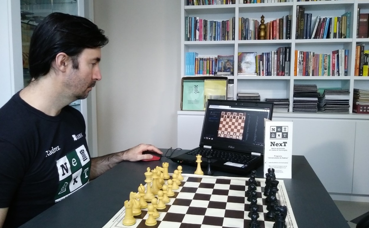 Notícia - Núcleo de xadrez da Udesc Joinville desenvolve materiais