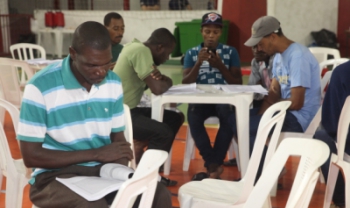 Imigrantes haitianos e senegaleses buscam oportunidade de trabalho no Brasil