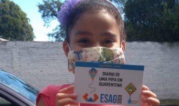 Doação de livros para crianças foi uma das ações do Esag Kids na pandemia