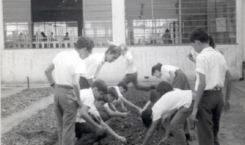 Classes secundárias experimentais foram colocadas em prática no Brasil de 1959 até o final dos anos 1960
