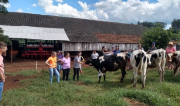 Evento visou aprimorar programa de melhoramento genético de bovinos do município