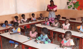 Turma pré-escolar do Liceu Dom Settimio Arturo Ferrazzetta, em Empada, Guiné-Bissau