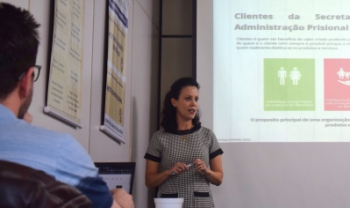 Letícia Neves de Carvalho apresenta trabalho sobre