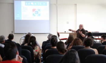 Professor da UC falou sobre Mestrado em Ecologia
	Aplicada, em Portugal - Foto: Fabrício Camargo