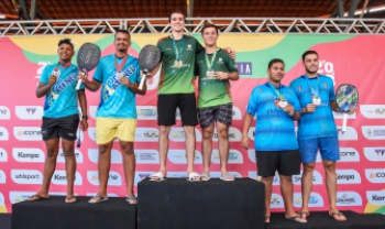 Atletas da Udesc ganharam medalhas e troféus no JUBs Praia