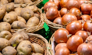 Batata e cebola, que tiveram colheita prejudicada pela chuva no mês anterior, novamente tiveram alta nos preços