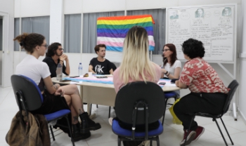 Movimento Coletiva Trans reúne pessoas transexuais, transgênero, travestis e não-binárias para debater acesso e permanência na universidade. Foto: Luiza Vianna