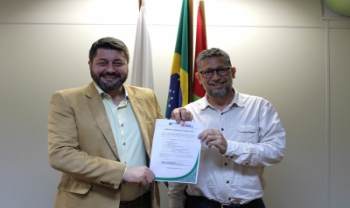 Assinatura da ordem de serviço para a Udesc Laguna. Foto: Laís Moser/Secom Udesc