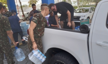 Servidores e estudantes entregaram primeira leva de
	mantimentos para Exército transportar - Foto: Div.