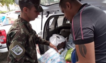 Centro de ensino entregou nova leva de donativos na
	última sexta para Exército distribuir no RS - Foto: Div.